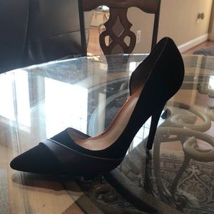 L.A.M.B heel. Size 9 black stilleto 100% Leather